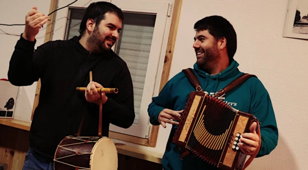 Quedem en paus_mencanta_sopars-per-cantar-bar-cafe-nou-2025